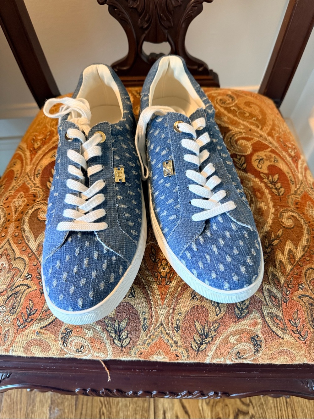 Talbots Aubrey soft Denim Sneakers. 9.5 EUC Medium Wash. memory foam footbed.